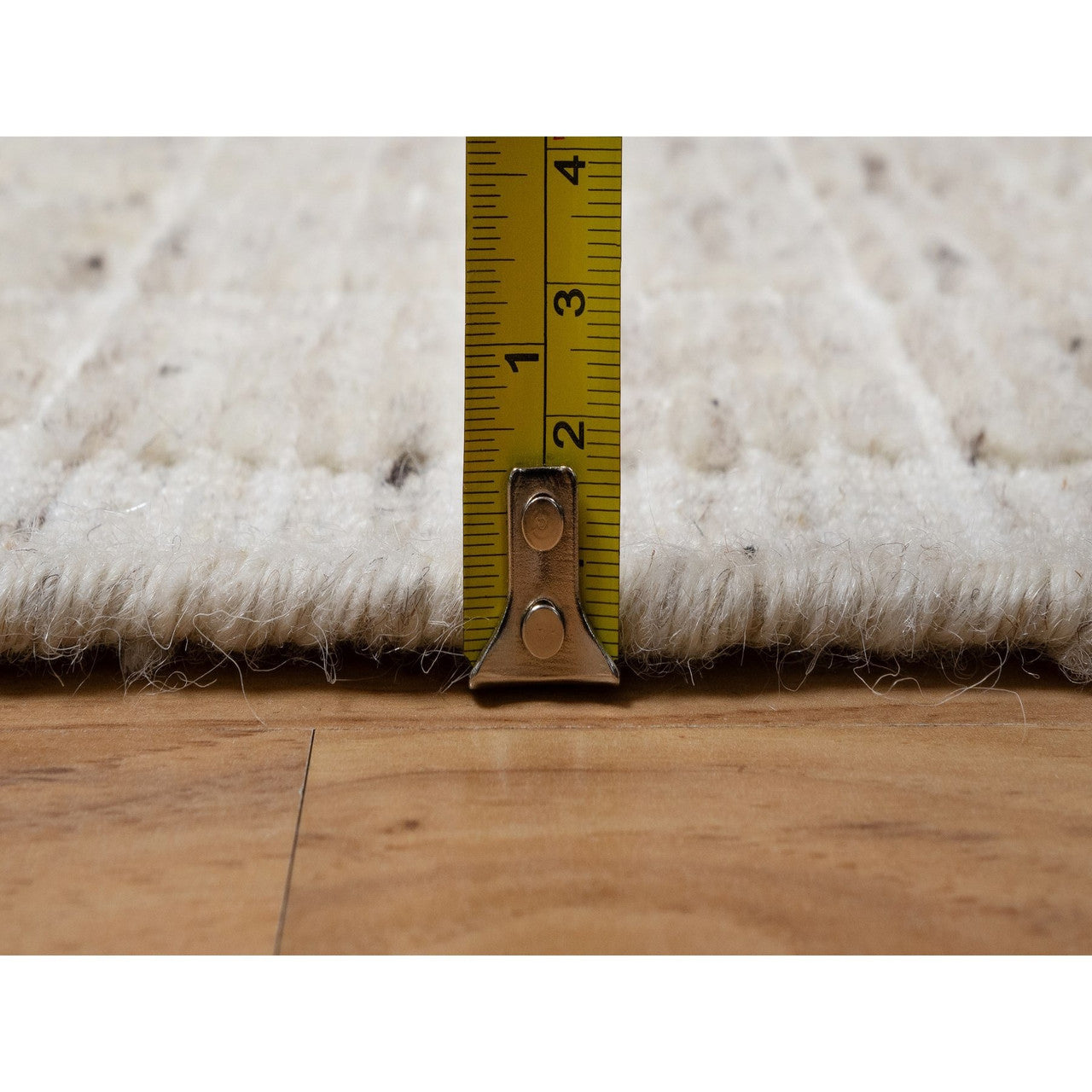 Modern and Contemporary Wool Hand Loomed Rug Ivory 2.2x3.1 -O091067