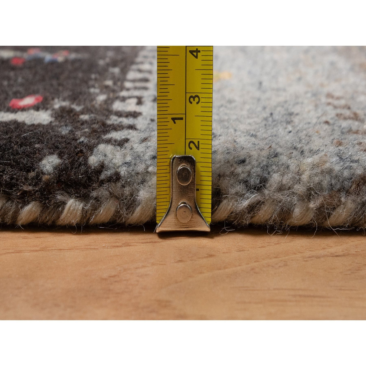 Ivory 2'0" x 3'1" Modern and Contemporary Hand knotted Wool Rug - Sku: O091328