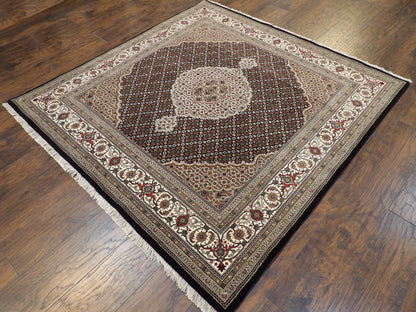 Fine Persian Mahi Tabriz 6 x 6 Hand knotted Rug - w11040