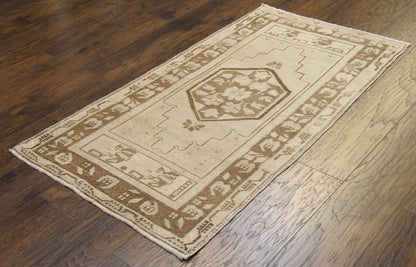 Vintage Oushak 3' x 5' Hand-knotted Rug - w132