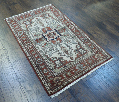 Sherapi 3'0"x5'0" Hand-knotted Rug -w143