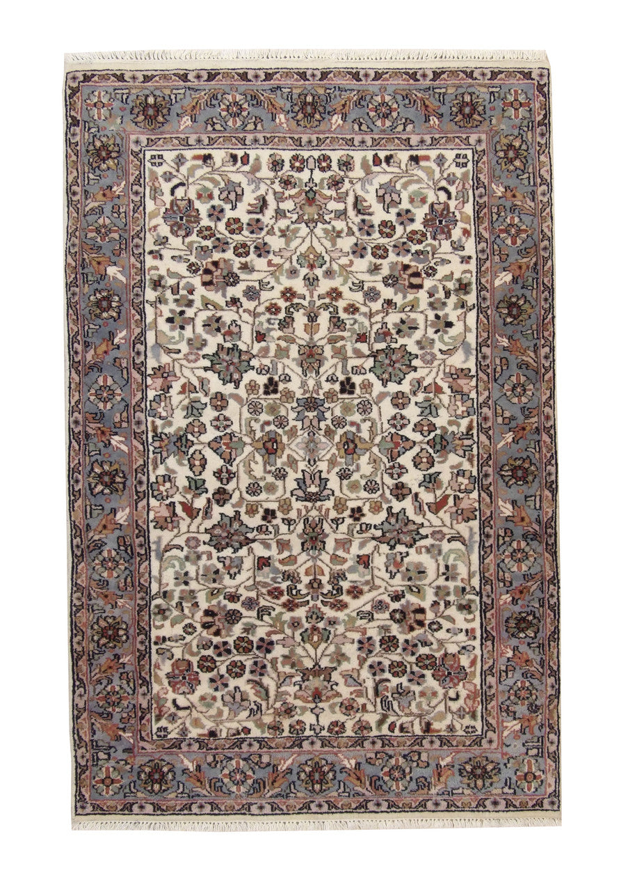 Traditional Heraki Design Wool Hand Knotted Rug 4x6 - w2204