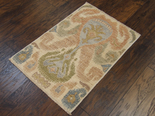 Ikat Chobie Natural-dye White wash 2'0"x3'0" Hand-knotted Rug -w332