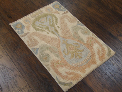 Ikat Chobie Natural-dye White wash 2'0"x3'0" Hand-knotted Rug -w332