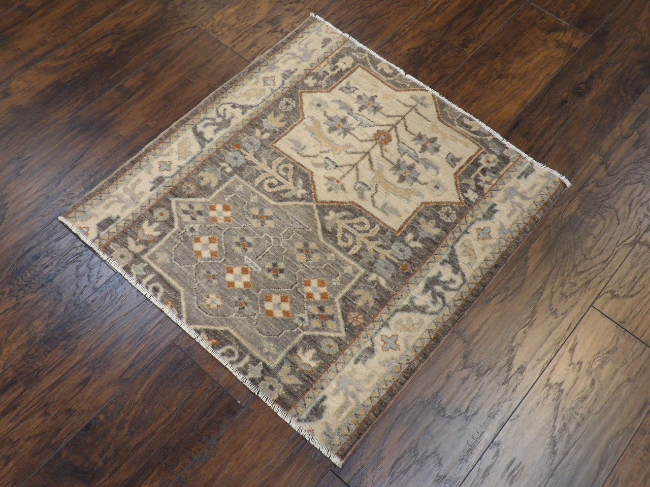 Oushak Chobie 3 x 3 Hand knotted Rug - w494