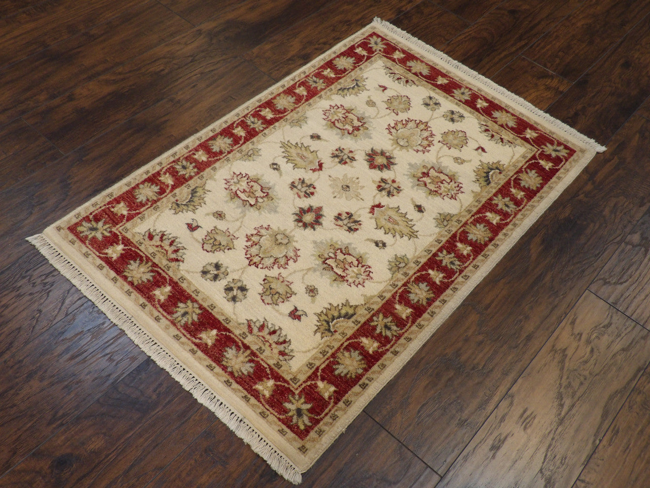 Agra Indo Chobie Hand knotted Wool Rug 2'8" x 4'0" - w530